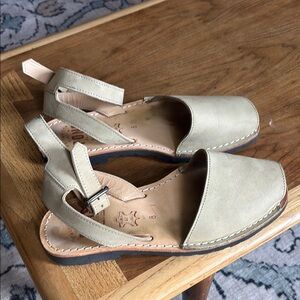 Pons Avarca classic ankle strap in Olive